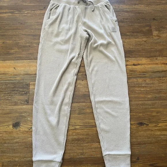 Womens ALO Yoga muse sweatpant - Picture 2 of 8